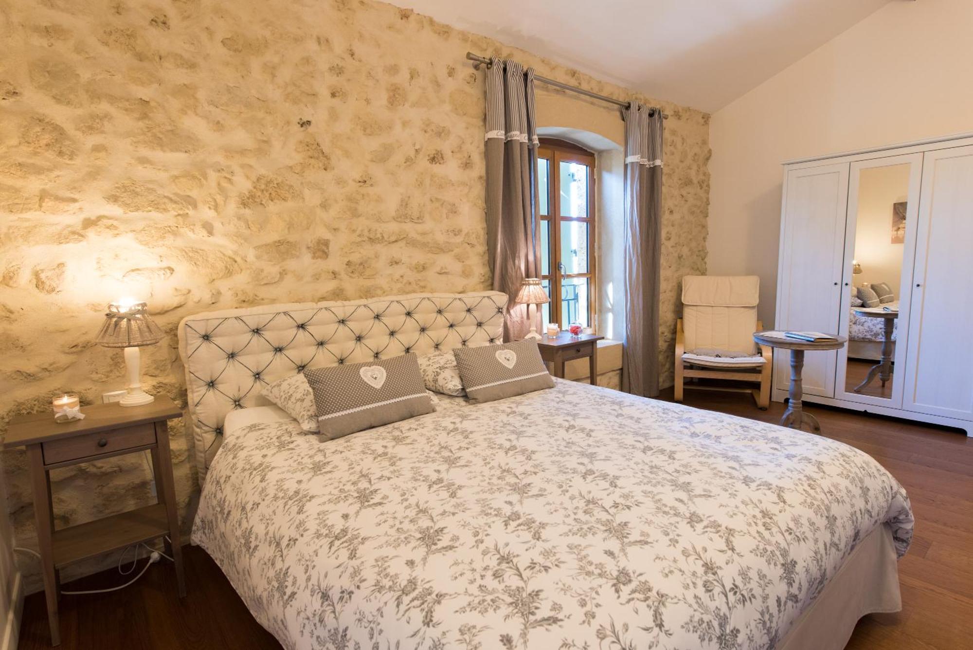 Le Relais De Pigasse Hotel Ouveillan Quarto foto